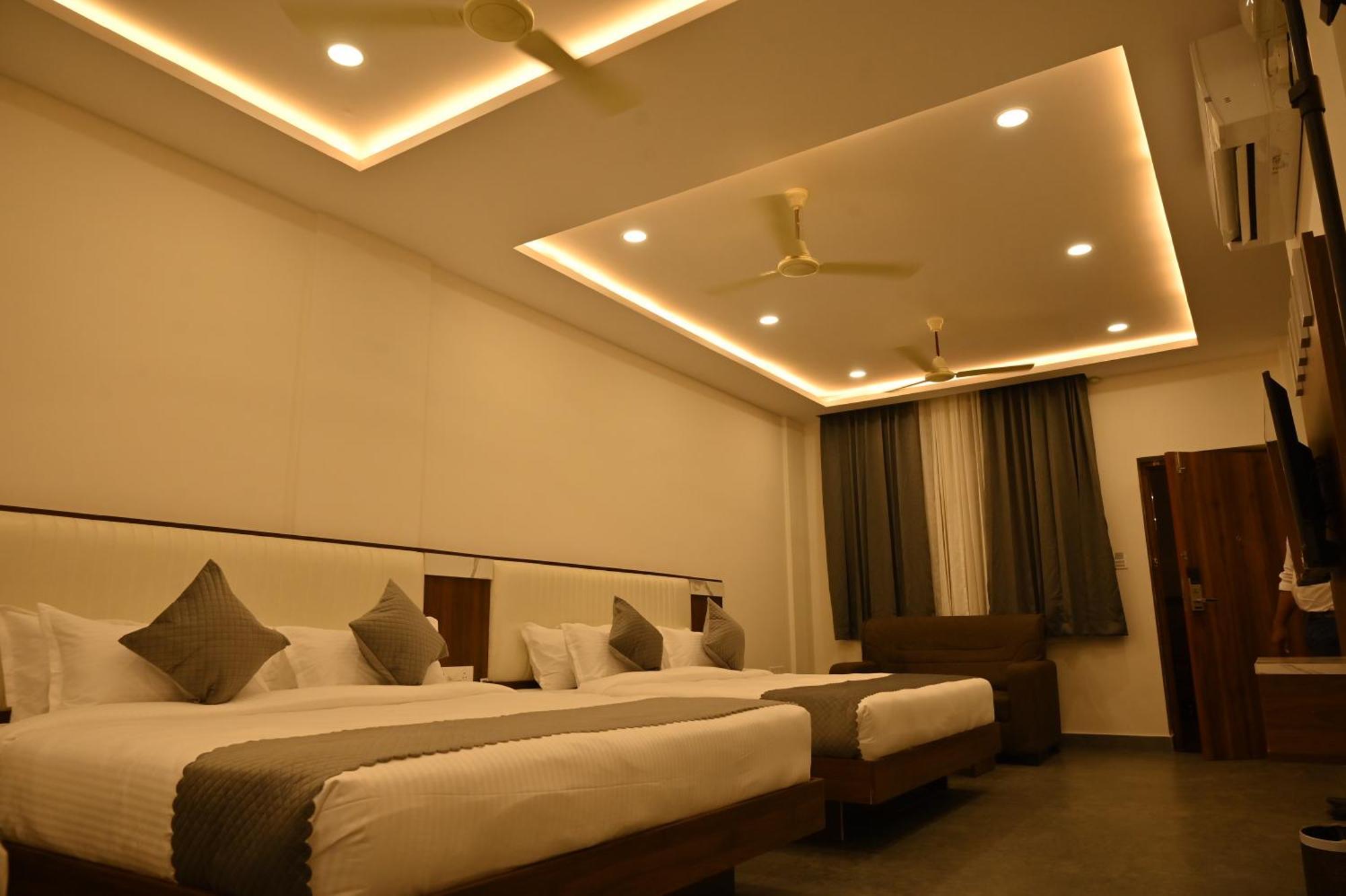 Hotel Shri Devi Comforts Inn Bhatkal Exterior photo